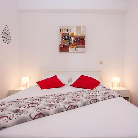 Apartments Alisa ブロダリツァ エクステリア 写真