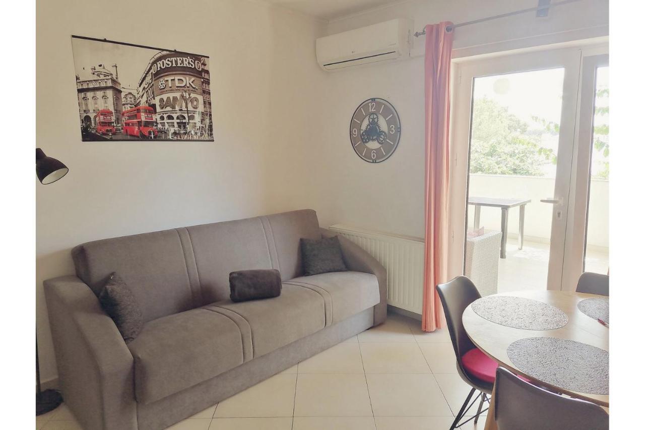 Apartments Alisa ブロダリツァ エクステリア 写真