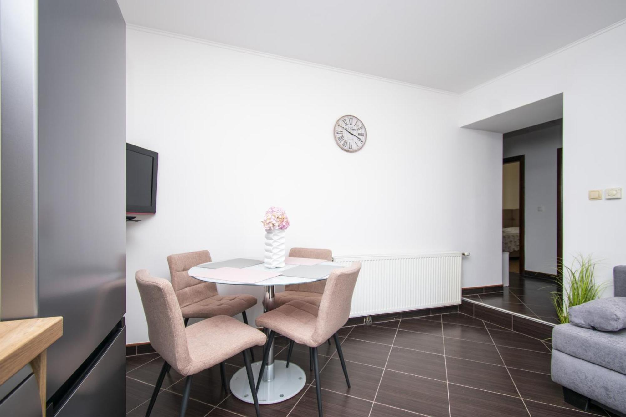 Apartments Alisa ブロダリツァ 部屋 写真