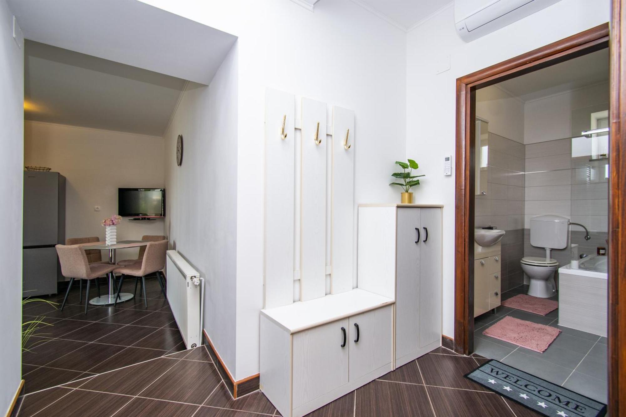 Apartments Alisa ブロダリツァ 部屋 写真